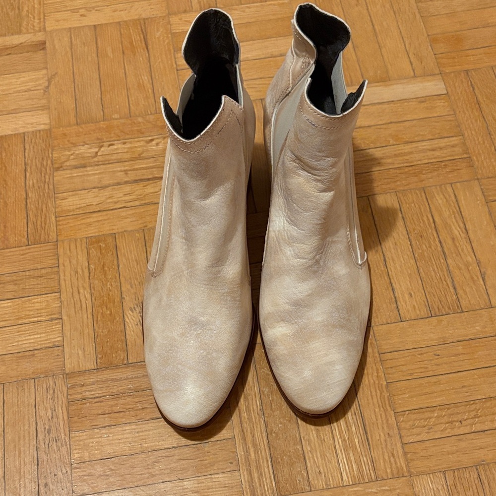 Felmini Cream Ankle Boots NWOT
